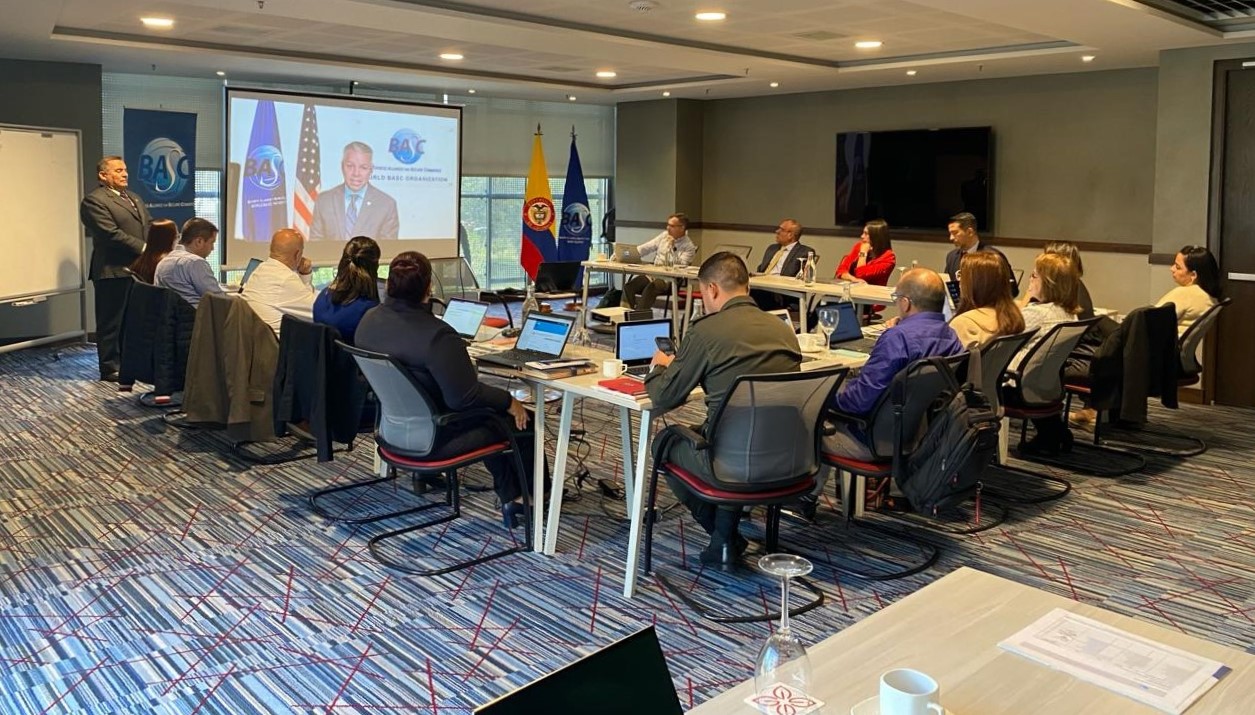 Momentos durante la instalación del curso, a cargo del Presidente Internacional de WBO