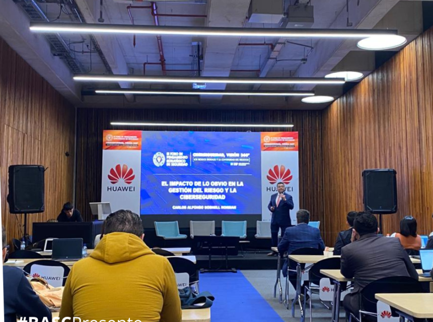 Carlos Boshell, Auditor Internacional BASC, durante la presentación de la charla "El Impacto de lo Obvio en la Gestión del Riesgo y la Ciberseguridad”. 